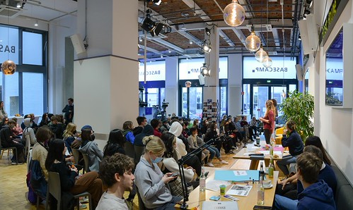 Foto 66 von 121: BASECAMP Themenwoche: „WAKE UP!“ Cybermobbing Workshop (29.10.2021)