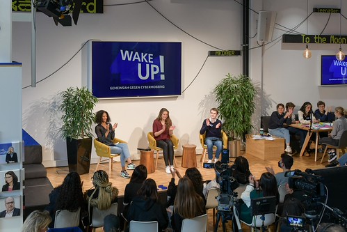 Foto 69 von 121: BASECAMP Themenwoche: „WAKE UP!“ Cybermobbing Workshop (29.10.2021)