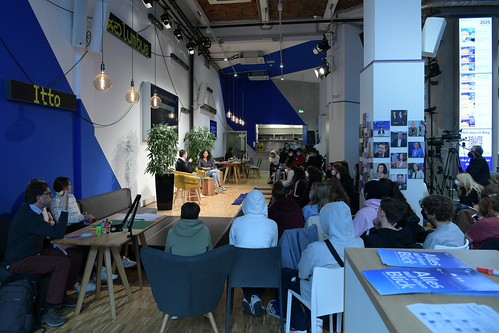 Foto 42 von 121: BASECAMP Themenwoche: „WAKE UP!“ Cybermobbing Workshop (29.10.2021)