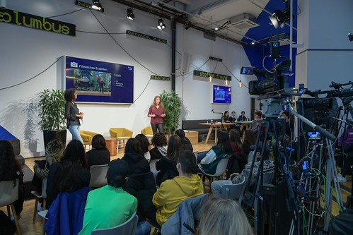 Foto 47 von 121: BASECAMP Themenwoche: „WAKE UP!“ Cybermobbing Workshop (29.10.2021)