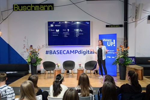 Foto 4 von 31: BASECAMP Themenwoche: Digitale Gewalt gegen Mädchen und junge Frauen (10.10.2022)