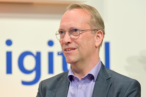 Foto 20 von 30: BASECAMP Nachgefragt!: Buchvorstellung "Die verwundbare Demokratie" (23.07.2024)