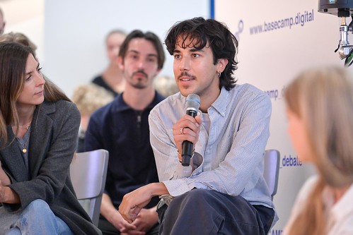 Foto 20 von 51: BASECAMP FishBowl: Jugenddialog 2.0 über den Einfluss von TikTok, Instagram & Co. auf unsere Demokratie (10.09.2024)