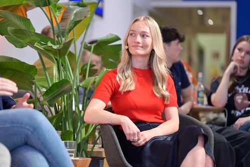 Foto 35 von 51: BASECAMP FishBowl: Jugenddialog 2.0 über den Einfluss von TikTok, Instagram & Co. auf unsere Demokratie (10.09.2024)