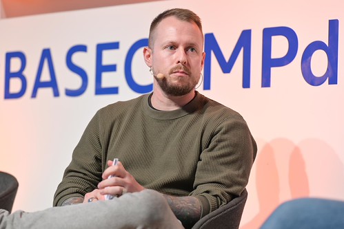 Foto 37 von 51: BASECAMP FishBowl: Jugenddialog 2.0 über den Einfluss von TikTok, Instagram & Co. auf unsere Demokratie (10.09.2024)