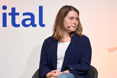 Foto 17 von 51: BASECAMP FishBowl: Jugenddialog 2.0 über den Einfluss von TikTok, Instagram & Co. auf unsere Demokratie (10.09.2024)