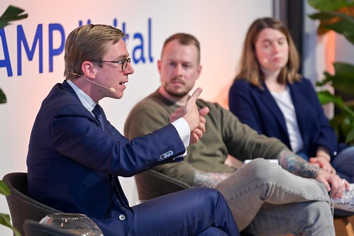 Foto 10 von 51: BASECAMP FishBowl: Jugenddialog 2.0 über den Einfluss von TikTok, Instagram & Co. auf unsere Demokratie (10.09.2024)