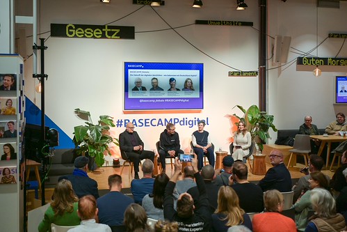 Foto 1 von 47: BASECAMP_Debate: Die Zukunft der digitalen Identitäten – wie bekommen wir Deutschland digital? (20.11.2024)