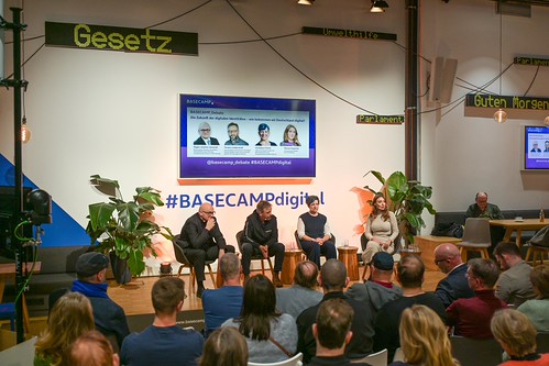 Foto 14 von 47: BASECAMP_Debate: Die Zukunft der digitalen Identitäten – wie bekommen wir Deutschland digital? (20.11.2024)