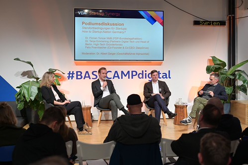 Foto 25 von 114: VDA Startup Synergy 2024: Startups made in Germany – Wie wettbewerbsfähig sind wir? (02.12.2024)