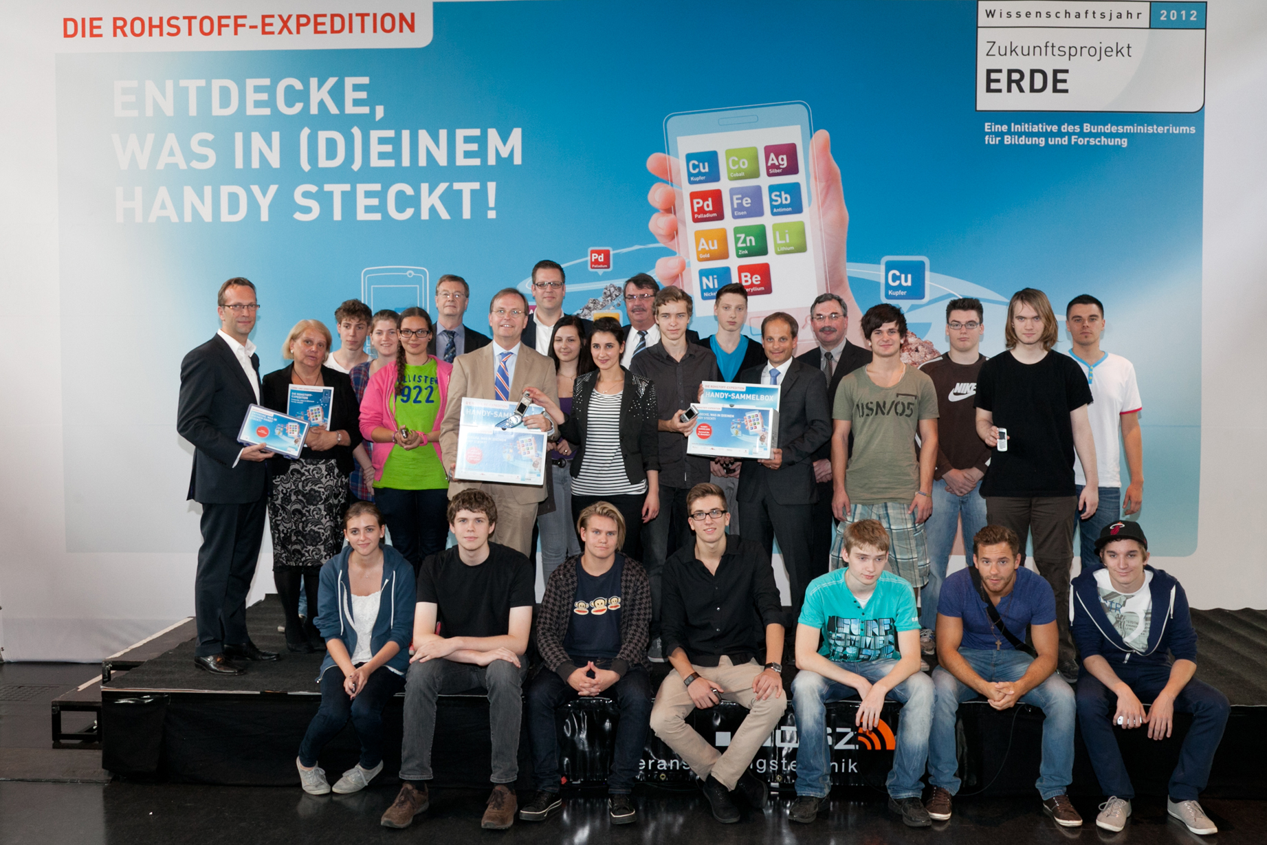 Handy-Recycling: Harald Geywitz (links) vertrat E-Plus beim Start der Aktion "Die Rohstoff-Expedition"