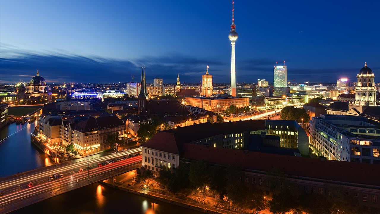 Berlin Nacht shutterstock