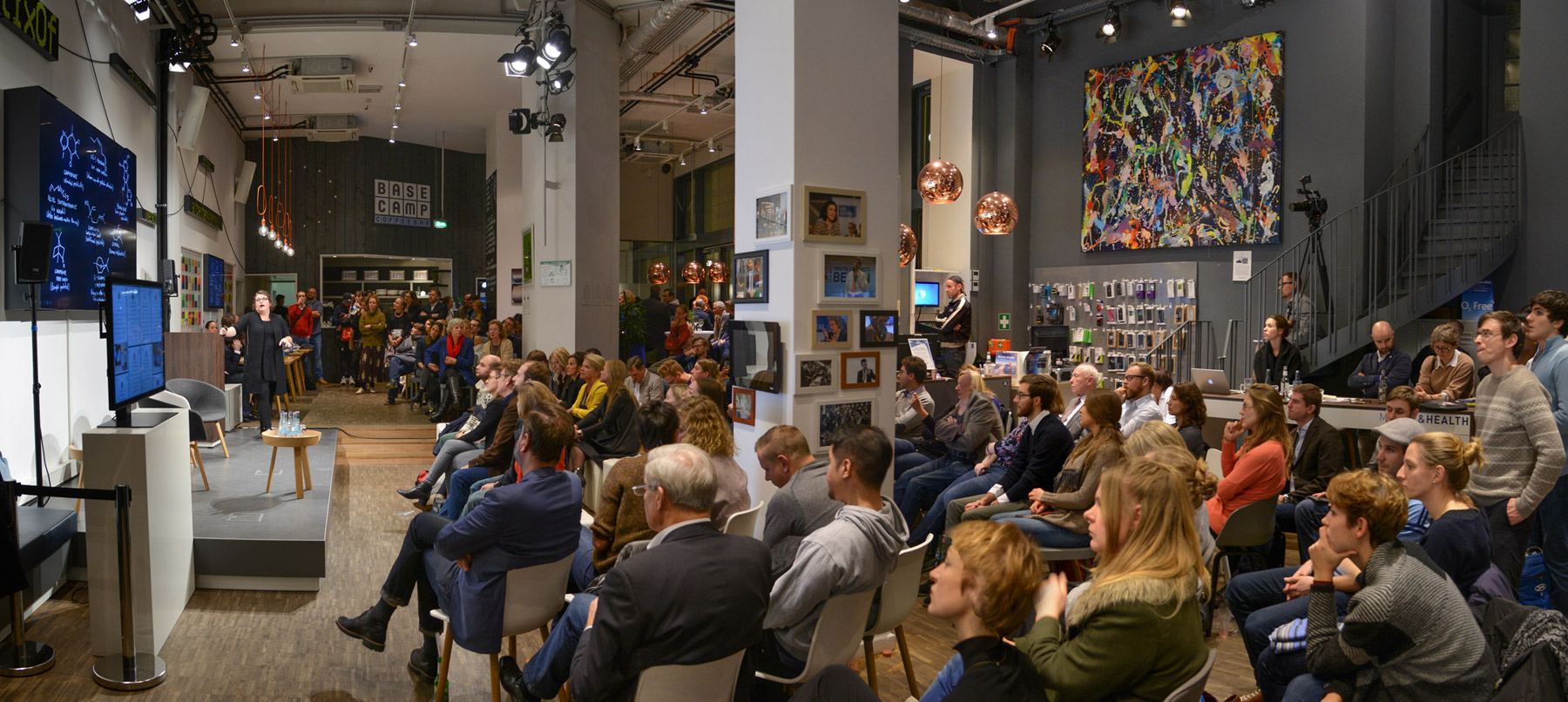 Arielle Johnson im Telefónica BASECAMP mit Publikum