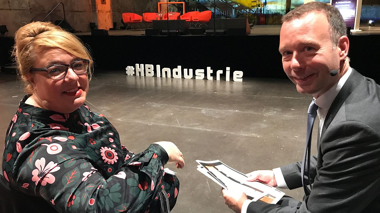 Vorstandsmitglied Valentina Daiber mit dem Handelsblatt-Chefredakteur Sven Afhüppe. | Foto: Telefónica Deutschland