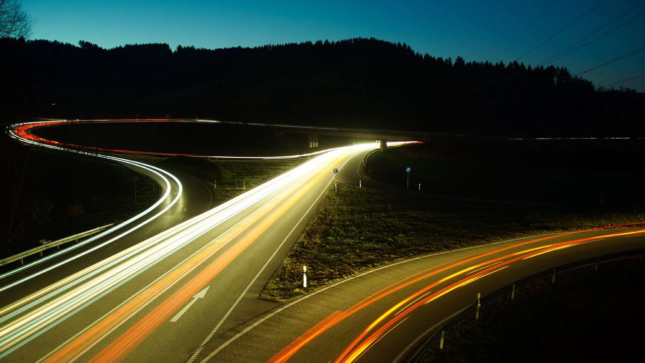 pixabay-MartinHolzer-autobahn-strasse-verkehrssystem-3212540-1280x720