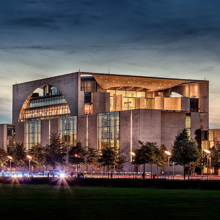 Pixabay-LoboStudioHamburg-637999-Bundeskanzleramt-Regierung-Berlin-720x720-quadrat