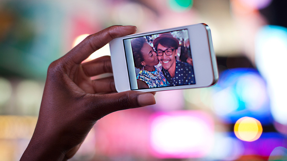 Smartphone nimmt Selfie auf